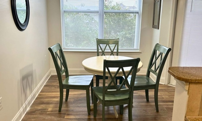Charlotte Apartment | Exquisite Retreat in Charlotte - Pool, Gym