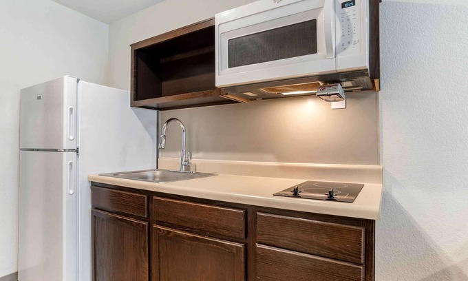Kenner - Louis Armstrong International Airport Hotel | Extended Stay America Suites - New Orleans - Airport - I-10