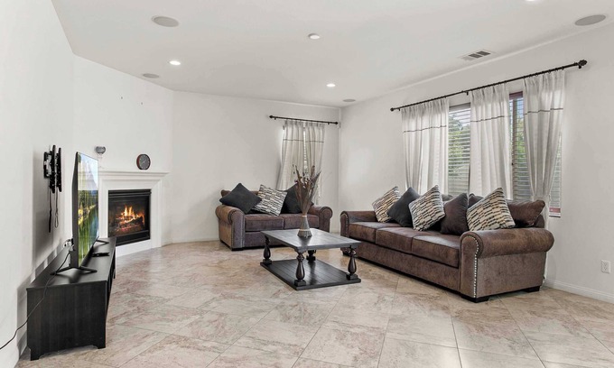 Chino House | Extended Stay Gem! Cozy 4B3B｜15 Fwy｜Flex Month-to-Month｜WFH Choice #40938