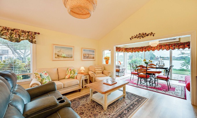 Fountain Lakes House | Extended Stay in Estero: Townhome w/Lake Views!
