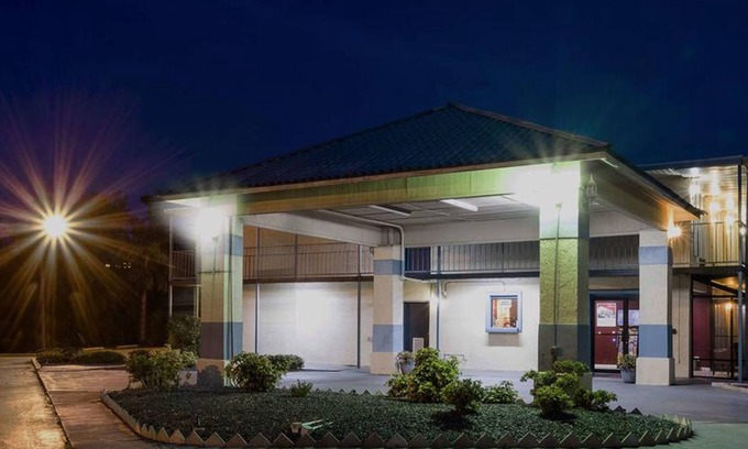 National Gardens Hotel | Extended Stay - Ormond Beach