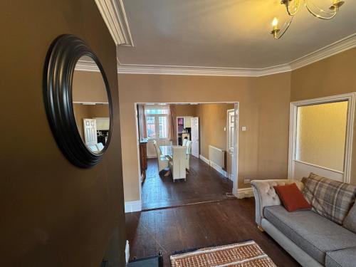 Doncaster House | Extra Large home fits FIVE guests