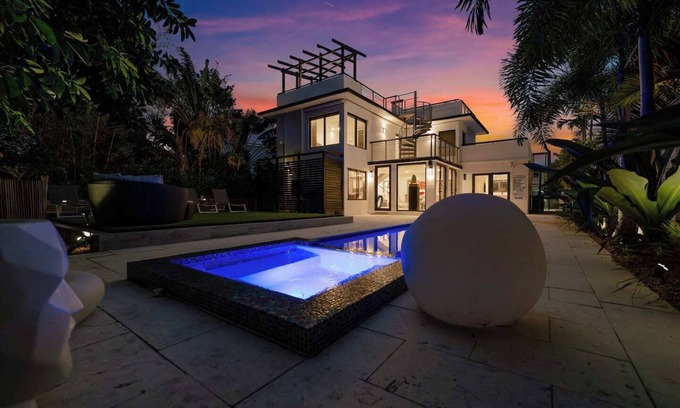 Birch Park Finger Streets House | Extraordinary Beach Home with Rooftop Decks, Pool and SPA, Steps from the Beach