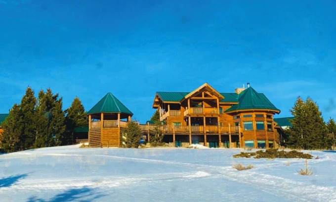 Butte House | Extravagant log home sitting atop a mountain! With unbelievable views!