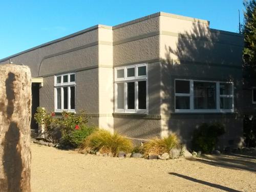 Blenheim House | Ezy Walk - Blenheim Holiday Home
