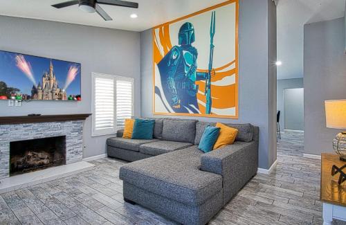 Southwest Anaheim House | F-58 Mandos Hideaway