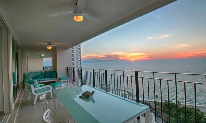 North Hotel Zone Condo | F-View & Rest Overlooking the Ocean!