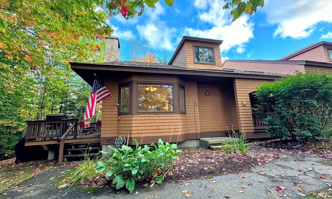 Bretton Woods Condo | F26 Bretton Woods home steps from the slopes, AC, pool passes, discounted cog tix!