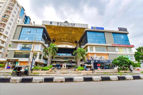 Surat Hotel | FabExpress Solitaire, Surat