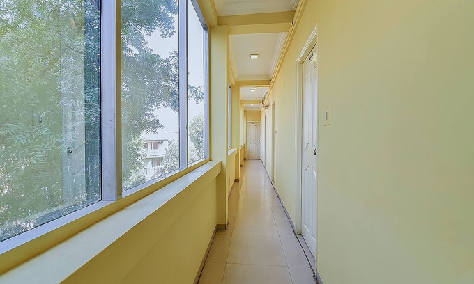 Thaltej Hotel | Fabexpress Vibrant Residency
