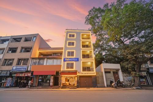 Chittaranjan Hotel | FabHotel AK Villa