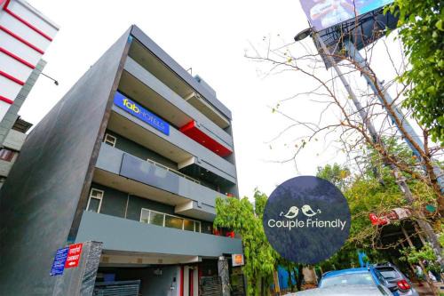 Delhi Hotel | FabHotel Blusky
