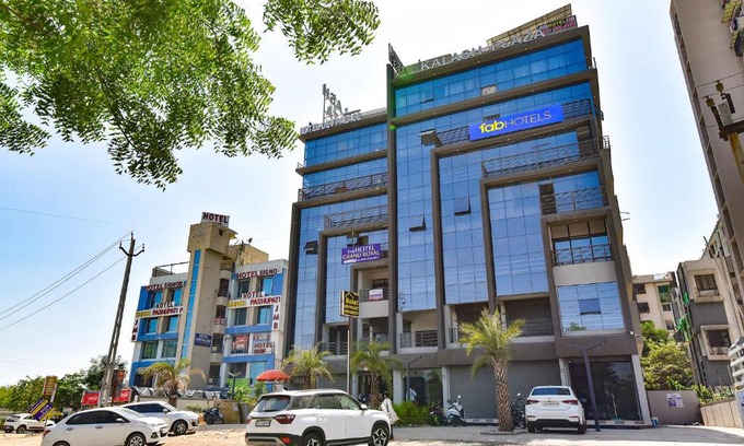 Ahmedabad Hotel | FabHotel Dev Palace