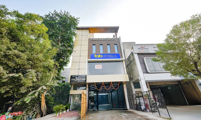 Faridabad Hotel | FabHotel Kavya Inn