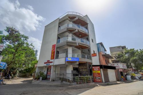 Hadapsar Hotel | FabHotel Keshava Executive - Nr Mahadji Shinde Chhatri