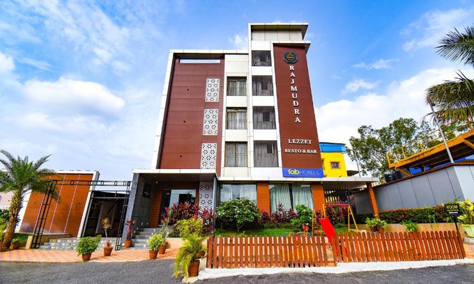 Hinjawadi Hotel | FabHotel Prime Rajmudra - Nr Butterfly Park - Hinjawadi