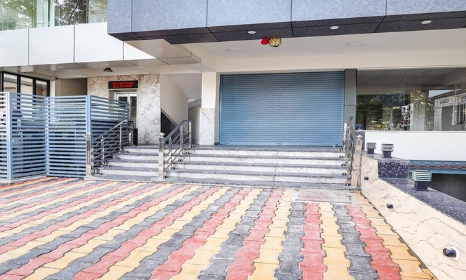 Lakshminarayana Pura Hotel | FabHotel Redmoon Suites - Near Brookefield/Marathahalli Bridge