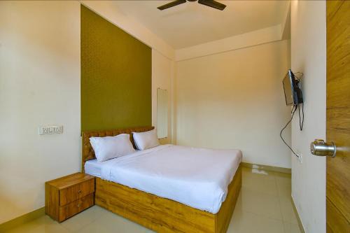 Pimpri - Chinchwad Hotel | FabHotel Tiru Residency