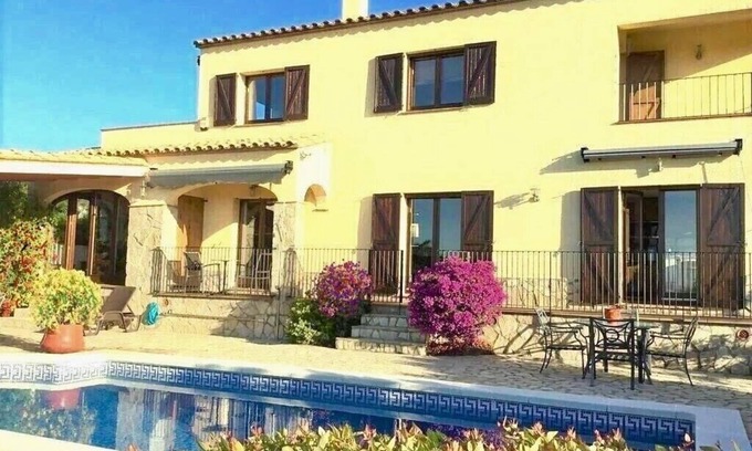 Calonge Villa | FABULOSA! LUXURIOUS, RELAXING VILLA. SEA VIEWS, 8M POOL, 300MG FIBRE, AIRCON+GYM