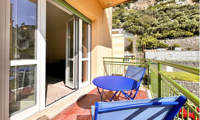 Varigotti Apartment | Fabulous 2-bedroom apartment with AC and heating in Varigotti, Italy