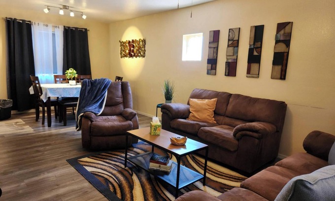 Keeling Condo | Fabulous 2-bedroom Tucson condo with cook-ready kitchen & AC, 5 min. from UofA.