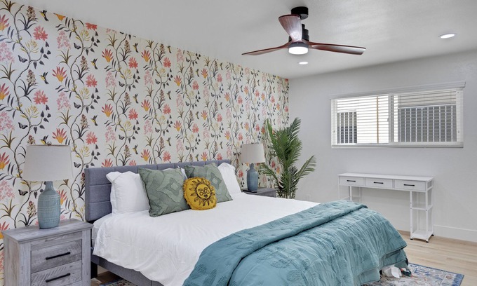 Eastside Apartment | Fabulous 2-bedroom apartment close to Downtown Long Beach with AC/Wifi