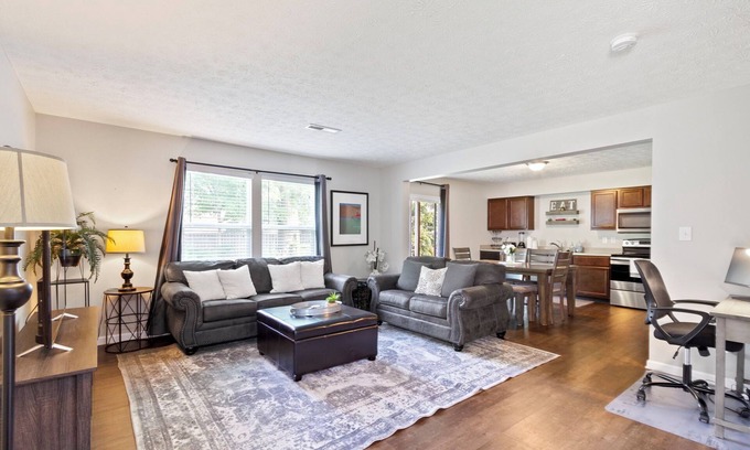 Wayne House | Fabulous 4 Bed/2.5 Bath - Near Speedway, Sleeps 8