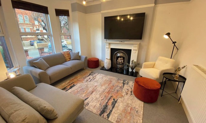 Manchester House | Fabulous 4 Bedroom Home in Manchester