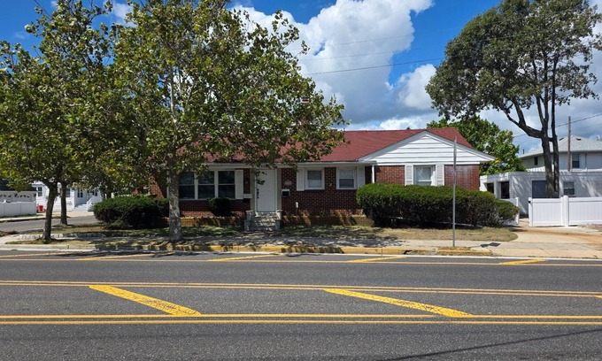 Wildwood Crest House | Fabulous 5-bedroom house one block from beach in Wildwood Crest-