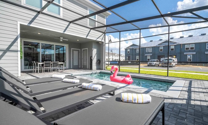 Four Corners House | Fabulous 5Bd Pool & Game Room @ Windsor Cay 1253