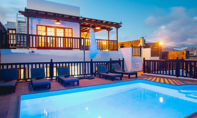 Playa Blanca Villa | Fabulous 6 bed- Luxury Villa - Great location - Great Views - Heated Pool