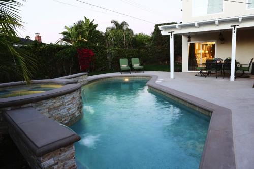 Orange House | Fabulous 6 bedroom (3 master suites), 4 bath pool w/Jacuzzi home