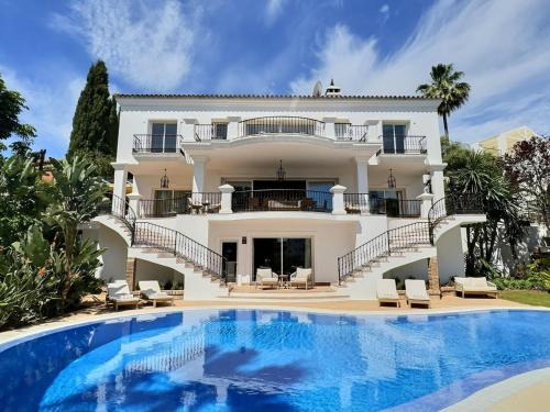 Benahavis Villa | Fabulous 8-bedroom Andalucian family Villa with panoramic vistas of La Concha Marbella