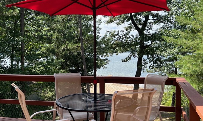 Lake City House | Fabulous Beach House on All Sports Lake Sapphire! Sleeps 12 and Parking for 12!