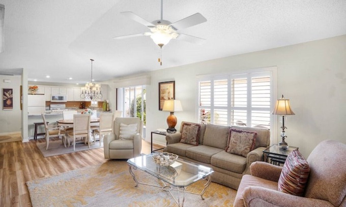 Sabal Chase Villa | Fabulous Courtyard Villa 1 mile to Sumter Landing
