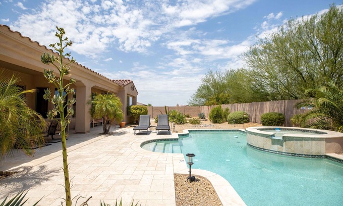 Estrella Mountain Ranch House | Fabulous custom home with a pool on a Jack Nicholas golf course