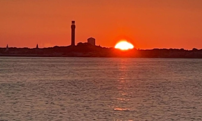 North Truro Condo | Fabulous Fall Find. Book Sept now! —Beautiful breezy beach getaway in N. Truro