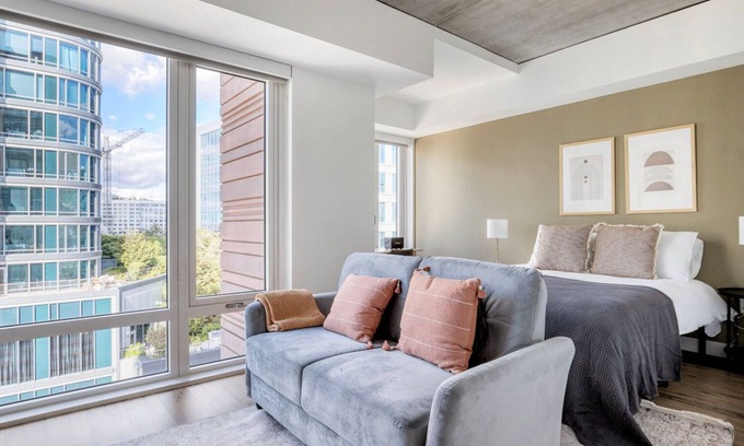 West Fens Apartment | Fabulous Fenway Studio w/Gym, nr T Stop & Dining, by Blueground