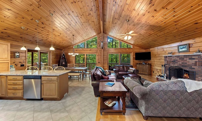Jay Cabin | Fabulous Fern Cabin | Hot Tub | Game Room