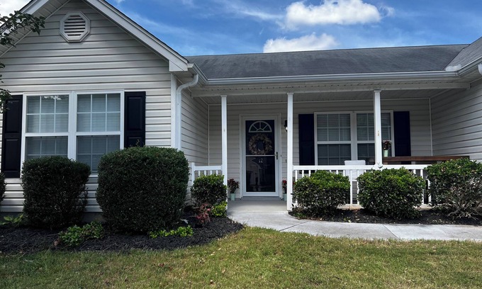 Simpsonville House | Fabulous Five Forks Residence near EVERYTHING!