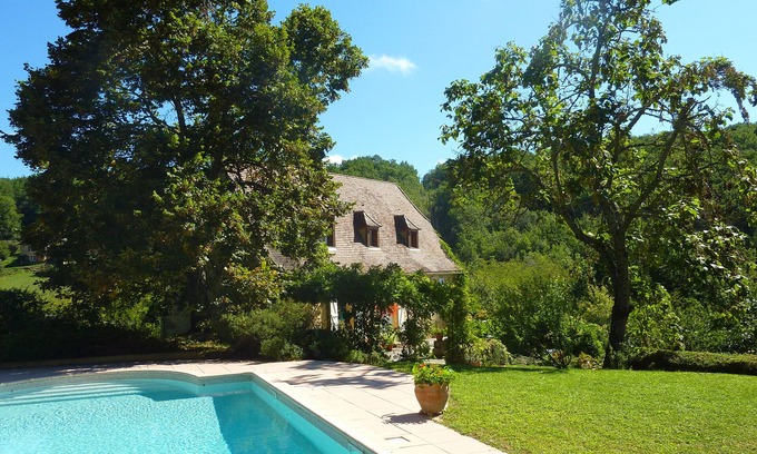 Saint-Vincent-de-Cosse House | Fabulous French farmhouse, complete peace, privacy and pool.