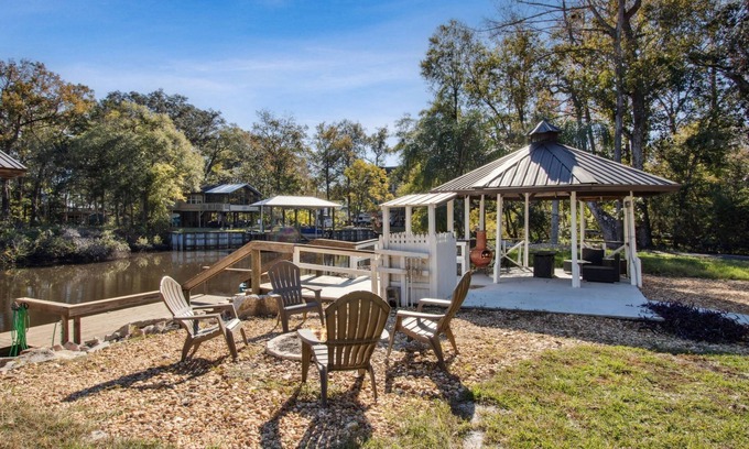 Middleburg House | Fabulous Home on the Black Creek, firepit, water access, great views, outdoor bar, pool table, darts