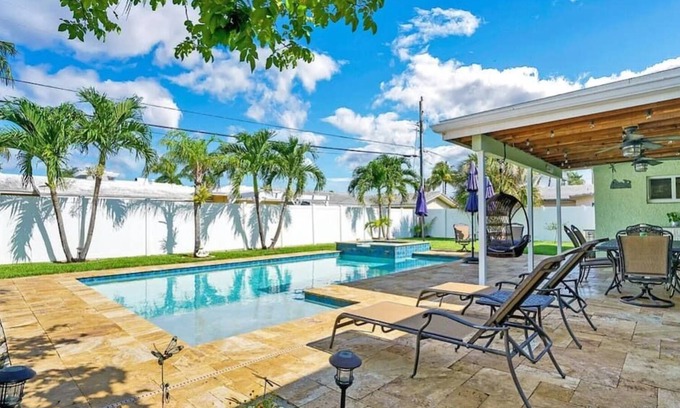 Coral Ridge Isles House | Fabulous Home With Heated Pool & Spa-2 mi to BEACH
