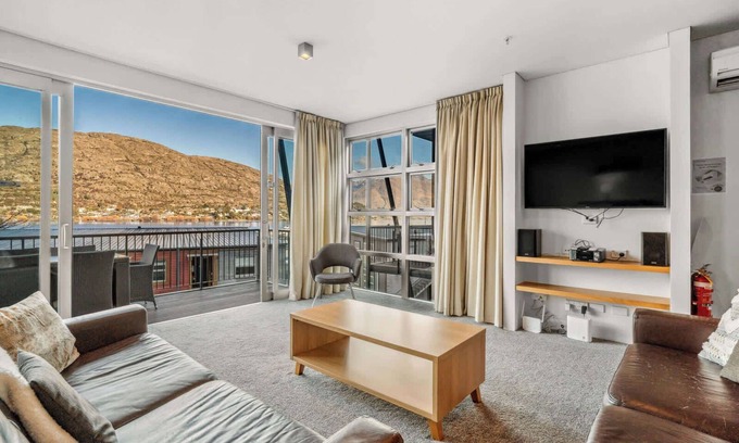 Frankton Apartment | Fabulous Lakeside Marina 2 Bedroom