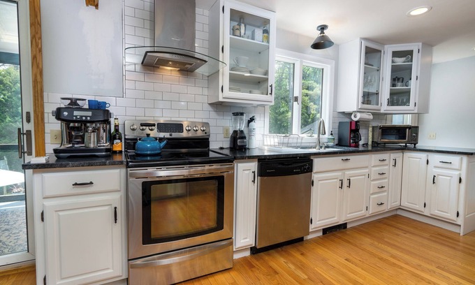 Lenox House | Fabulous modern home with pool & separate guest house . Pet-friendly!