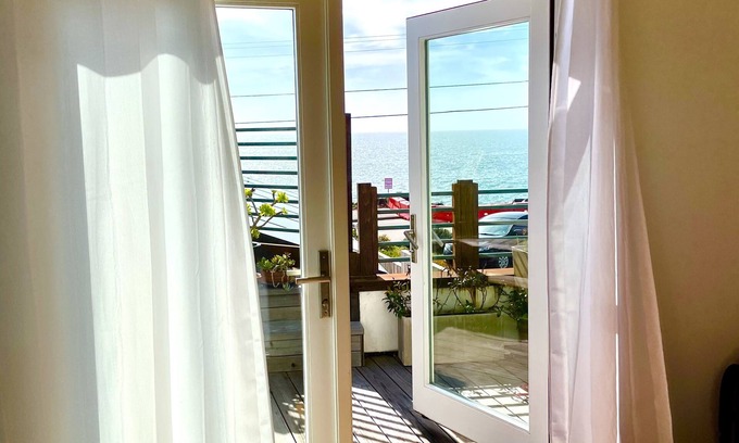 Westside Santa Cruz Cottage | Fabulous Monterey Bay Views