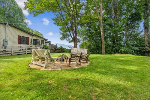 Sylva House | Fabulous Mountain Views-The Nut House-Sylva, NC home