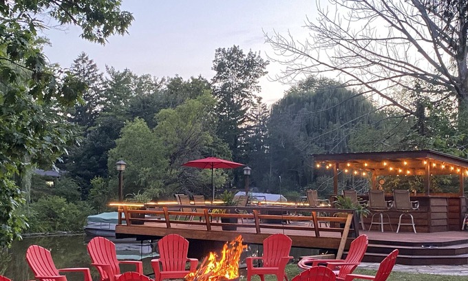 Fort Erie Cottage | Fabulous Rustic Waterfront Cottage in Niagara