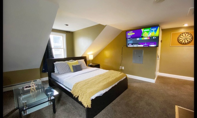 Portland Apartment | Fabulous studio apartment with roof deck