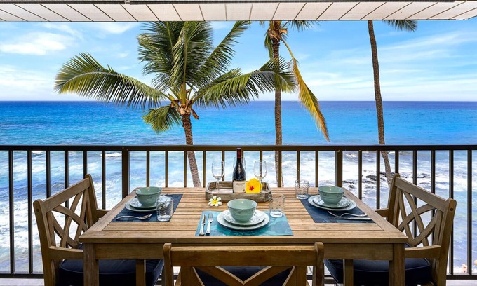 Kailua-Kona Condo | Fabulous Top Floor Penthouse with Two Bedroom Suites - Unit 413